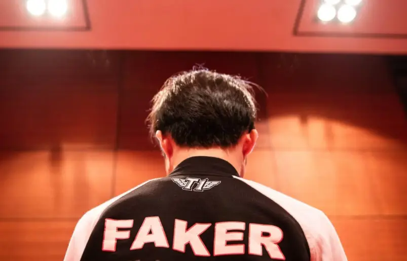 T1险胜IG,ShowMaker打出惊人五杀峡谷大战八强赛,留下经典瞬间 T1险胜IG,ShowMaker打出惊人五杀峡谷大战八强赛,留下经典瞬间