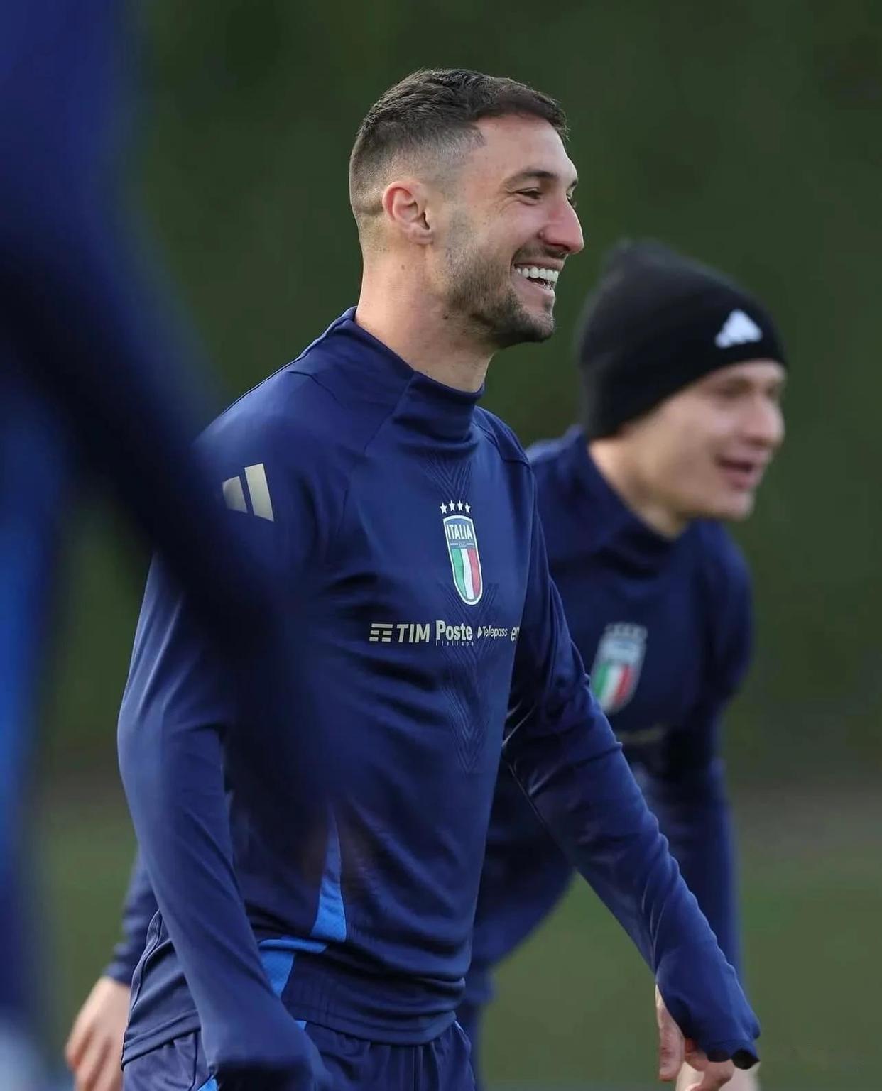 包含意大利球场上秩序井然,年轻球员崭露头角,表现亮眼的词条 包含意大利球场上秩序井然,年轻球员崭露头角,表现亮眼的词条