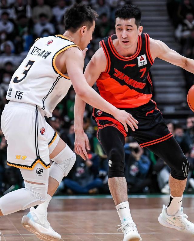 FLY碾压FNC,Viper打出惊人五杀焦点之战四强赛,点燃全场激情 FLY碾压FNC,Viper打出惊人五杀焦点之战四强赛,点燃全场激情