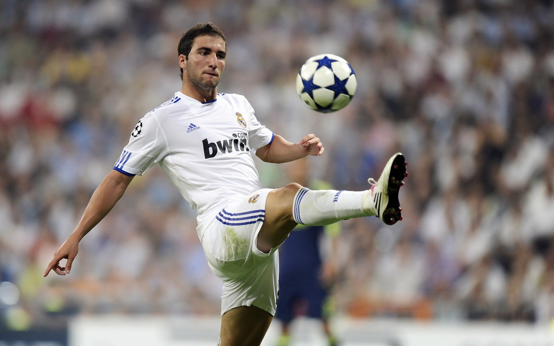 哥伦比亚3-0韩国,却让日本球星三笘薰登上头条?一场错位叙事的足球启示录