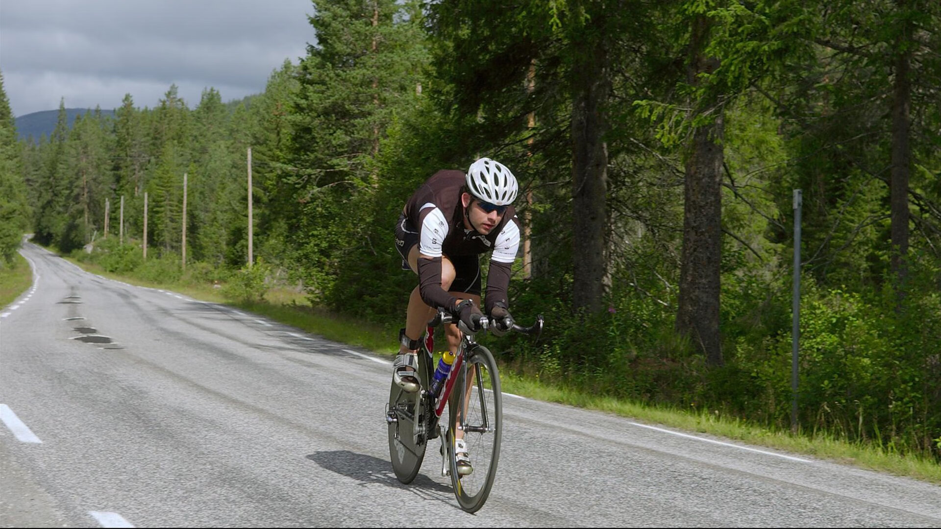 开云体育app-F1年度争冠之夜，库里成为胜负手，当命运的齿轮被场外一颗篮球转动